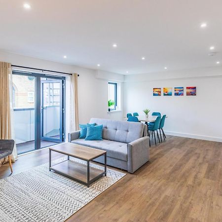 Central 2 Bed 2 Bath Apartment Near Brighton College, Beach, Hospital - Long Stay Offers Εξωτερικό φωτογραφία