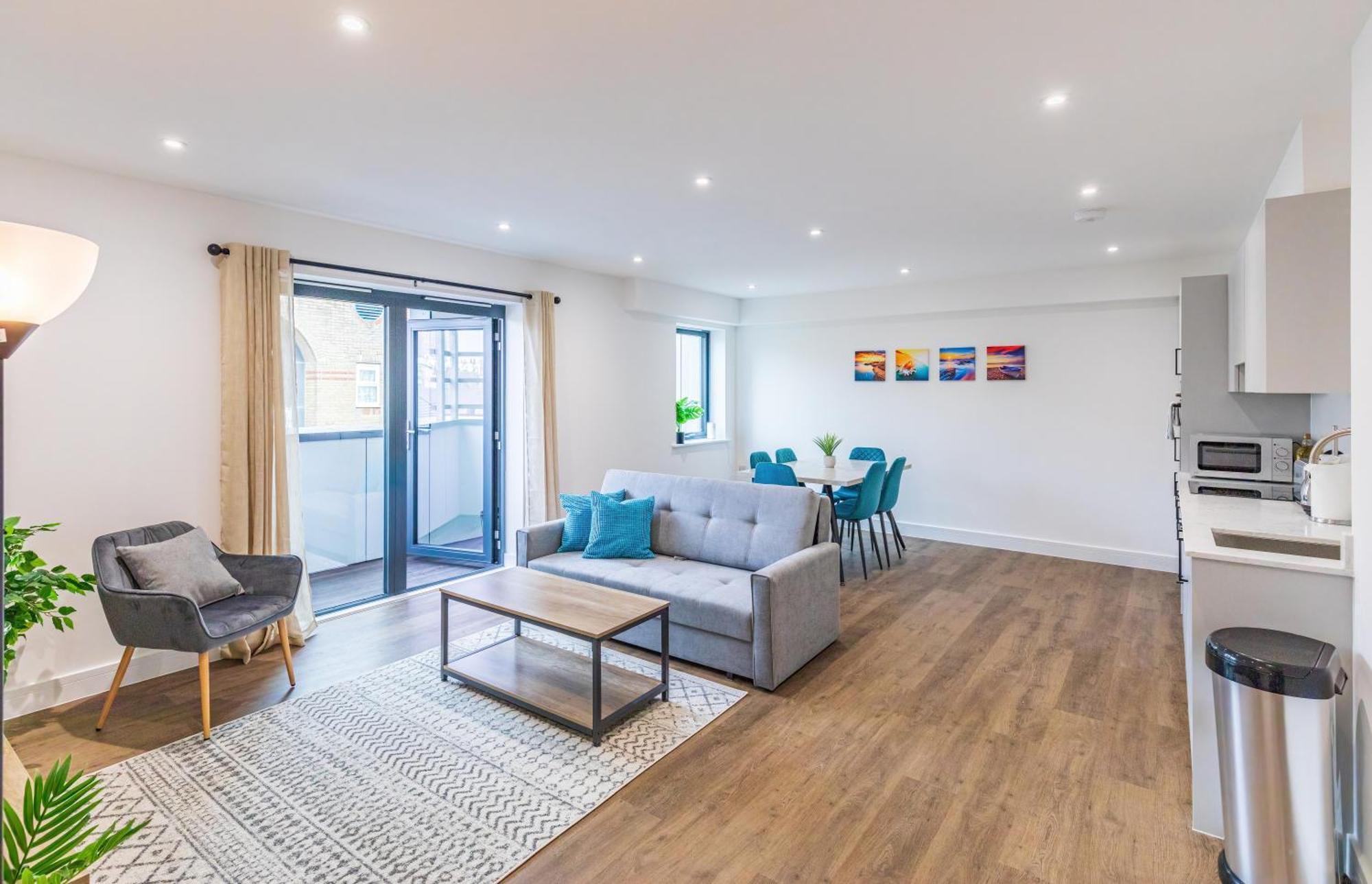 Central 2 Bed 2 Bath Apartment Near Brighton College, Beach, Hospital - Long Stay Offers Εξωτερικό φωτογραφία