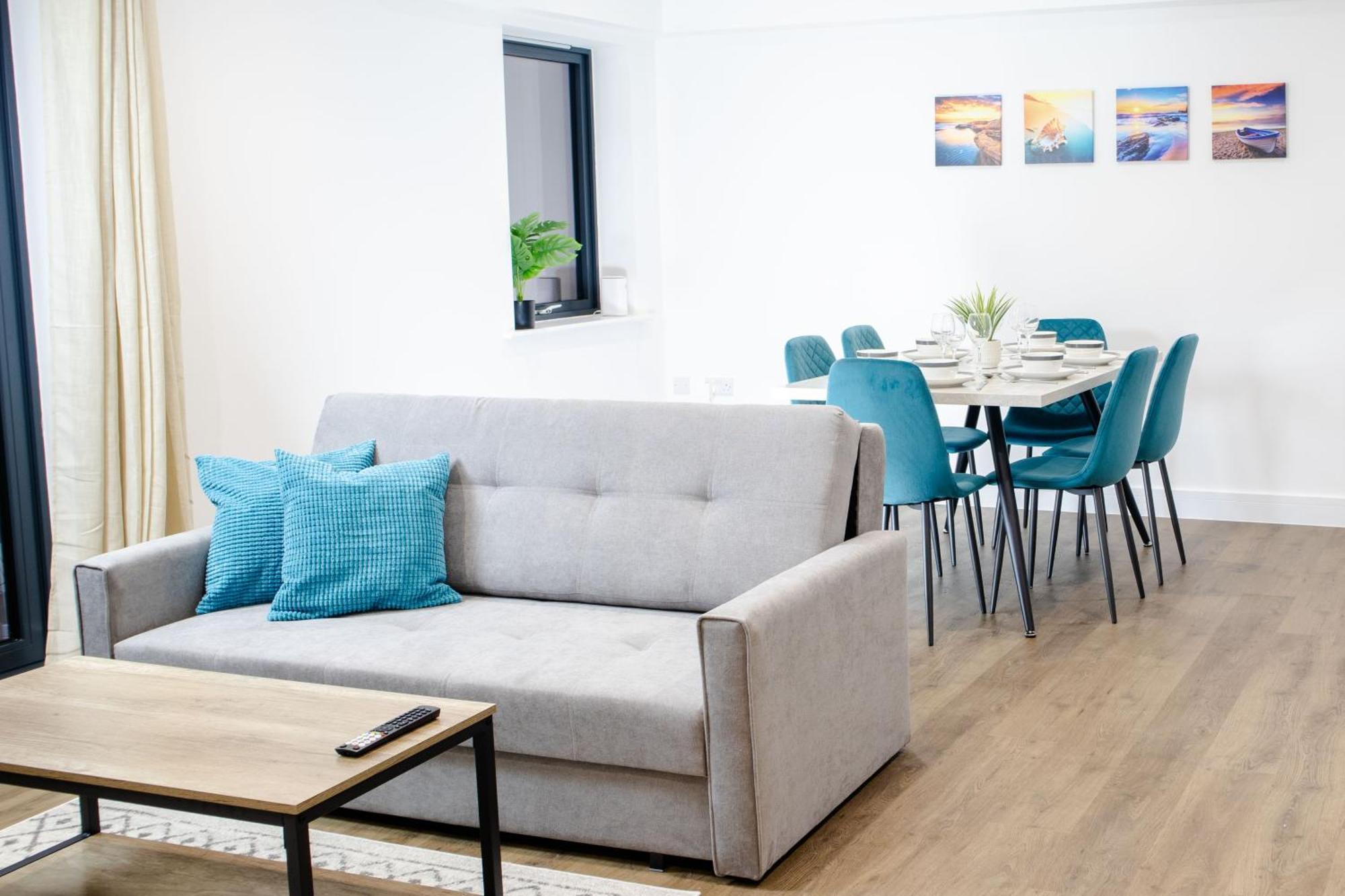 Central 2 Bed 2 Bath Apartment Near Brighton College, Beach, Hospital - Long Stay Offers Εξωτερικό φωτογραφία