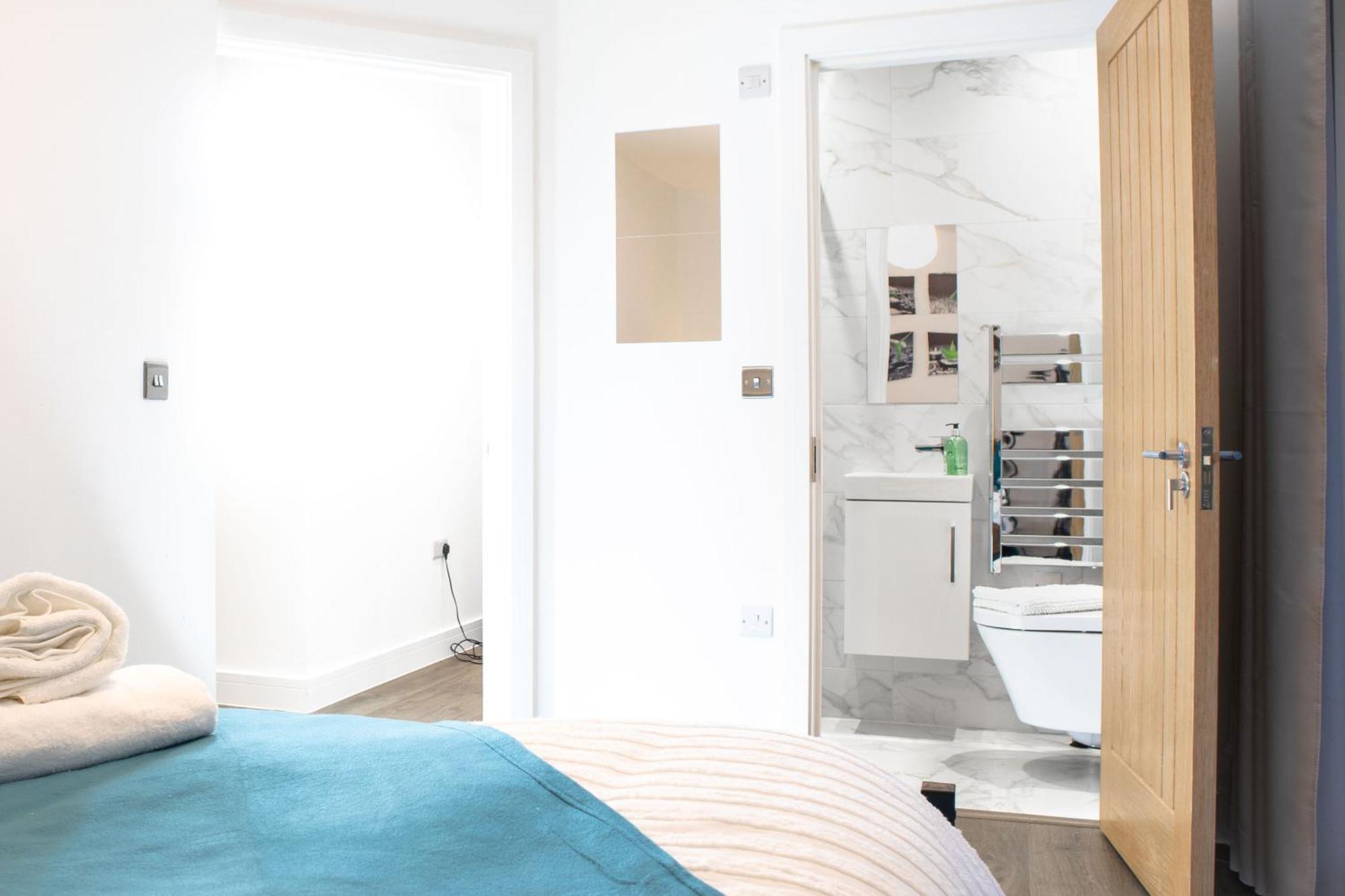 Central 2 Bed 2 Bath Apartment Near Brighton College, Beach, Hospital - Long Stay Offers Εξωτερικό φωτογραφία