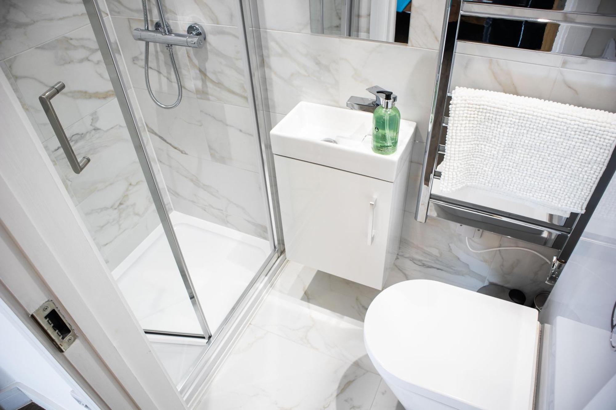 Central 2 Bed 2 Bath Apartment Near Brighton College, Beach, Hospital - Long Stay Offers Εξωτερικό φωτογραφία