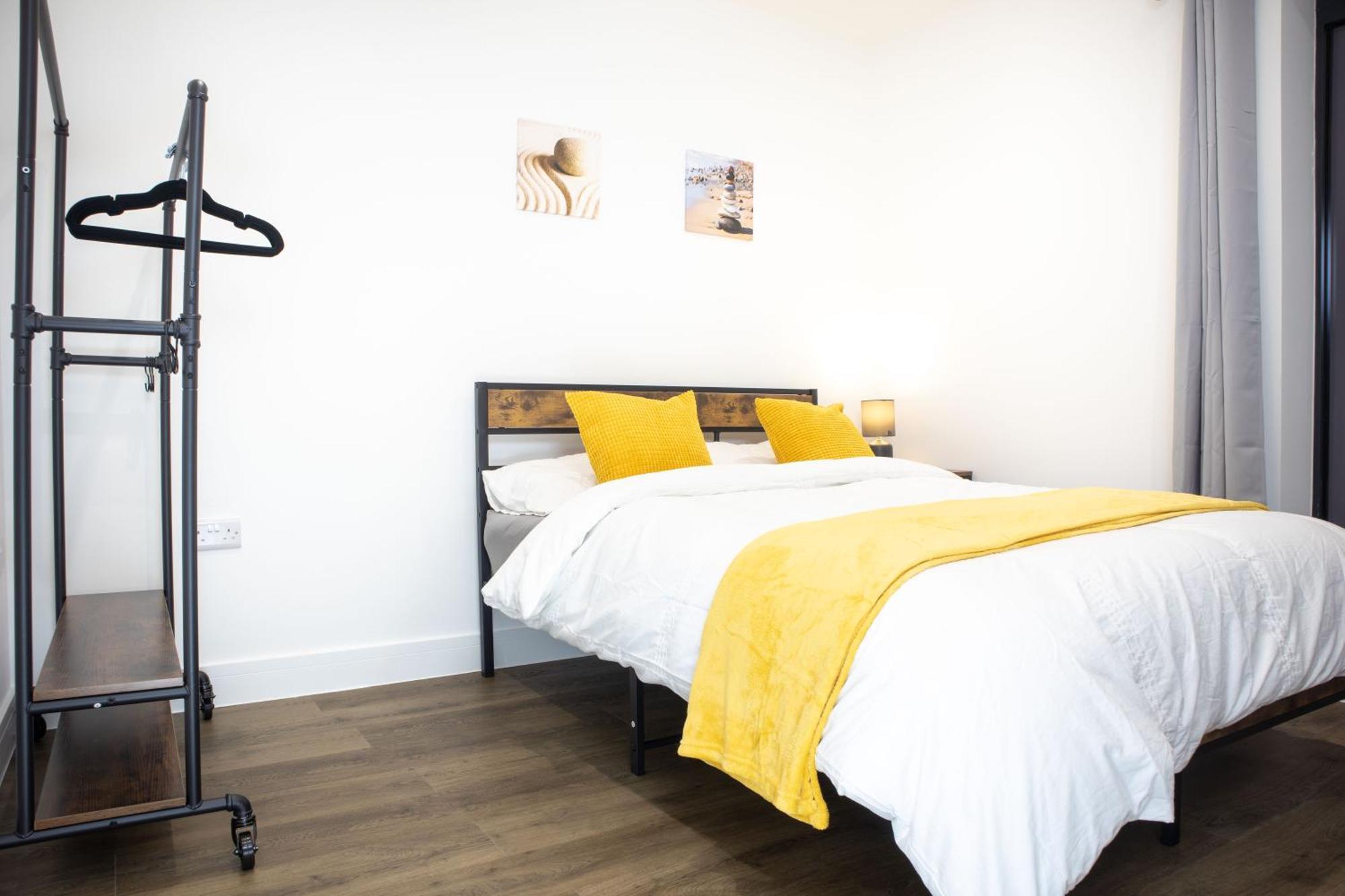 Central 2 Bed 2 Bath Apartment Near Brighton College, Beach, Hospital - Long Stay Offers Εξωτερικό φωτογραφία